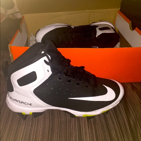 Nike Athletic Cleats: Unisex 6Y - Picture 3 of 6